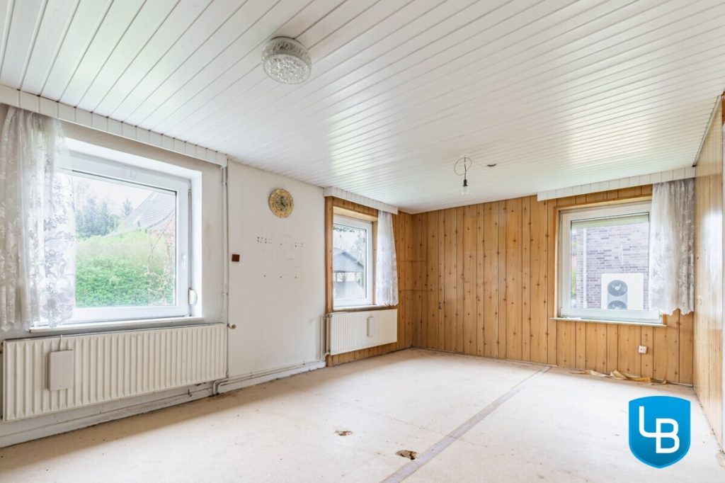Immobilienangebot - Kiel - Alle & Rest (Wohnen) - Für Profis: Sanierungsbedürftiges Haus wartet darauf, in neuem Glanz zu erstrahlen