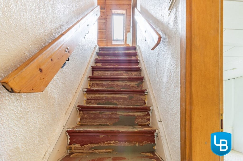 Immobilienangebot - Kiel - Alle & Rest (Wohnen) - Für Profis: Sanierungsbedürftiges Haus wartet darauf, in neuem Glanz zu erstrahlen