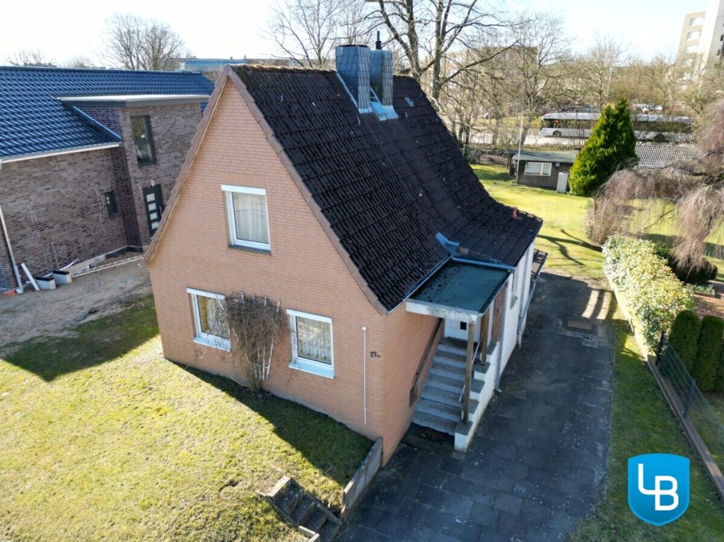 Immobilienangebot - Kiel - Alle & Rest (Wohnen) - Für Profis: Sanierungsbedürftiges Haus wartet darauf, in neuem Glanz zu erstrahlen
