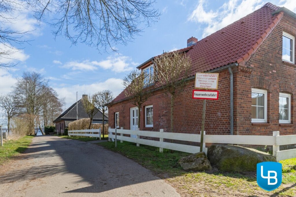 Immobilienangebot - Godau - Alle & Rest (Wohnen) - Traumhaftes Anwesen mit Stall und Koppeln am See- Perfekt für Pferdefreunde
