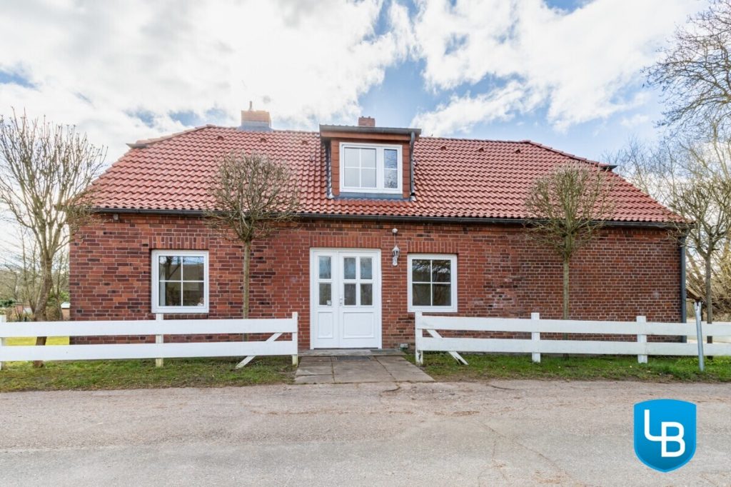 Immobilienangebot - Godau - Alle & Rest (Wohnen) - Traumhaftes Anwesen mit Stall und Koppeln am See- Perfekt für Pferdefreunde