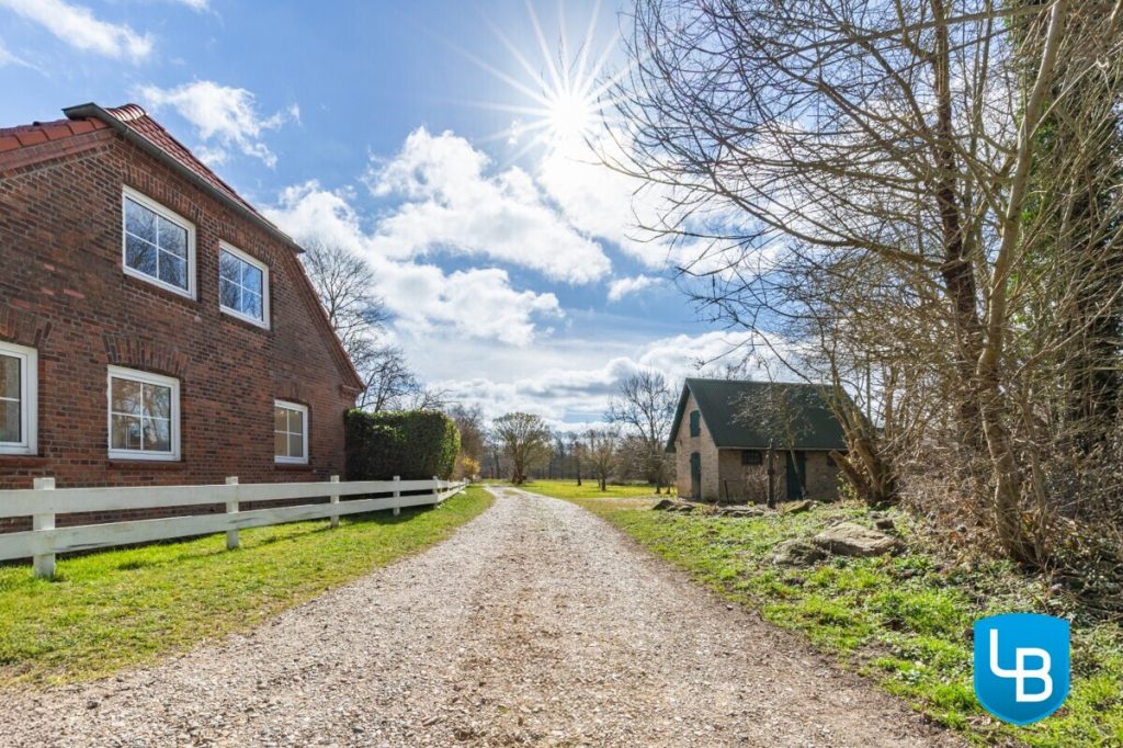 Immobilienangebot - Godau - Alle & Rest (Wohnen) - Traumhaftes Anwesen mit Stall und Koppeln am See- Perfekt für Pferdefreunde