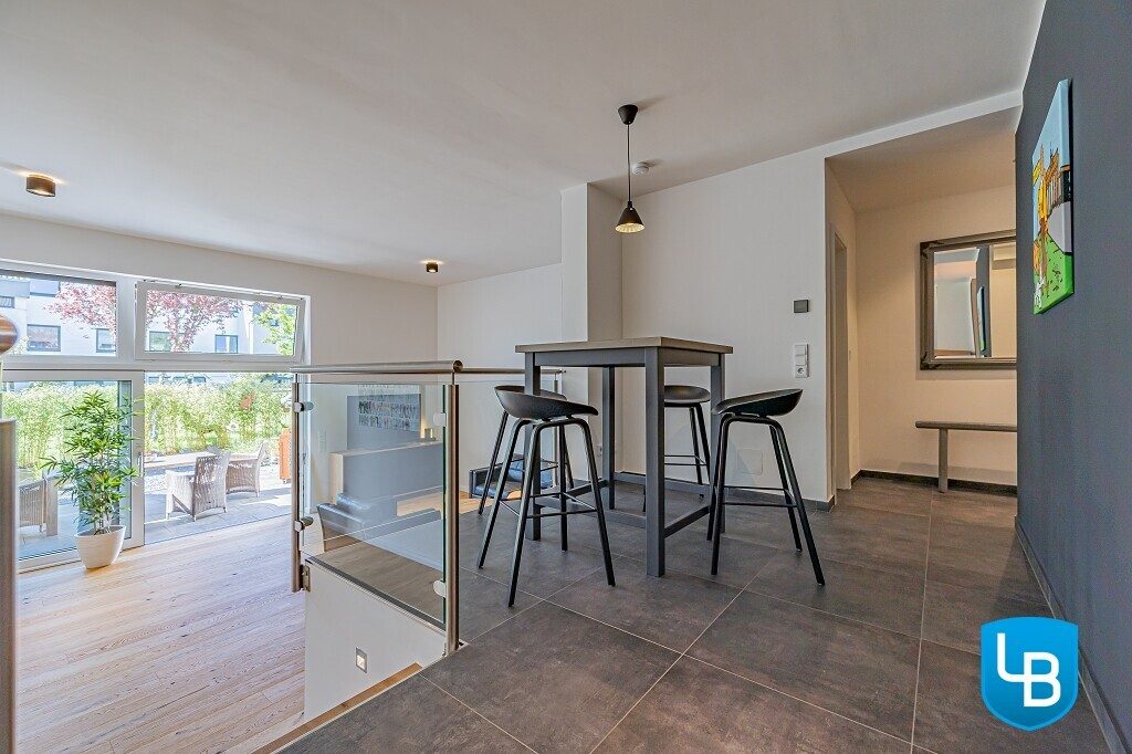 Immobilienangebot - Strande - Alle & Rest (Wohnen) - Stilvoll sanierte 3-Zimmer-Wohnung mit Terrasse unweit vom Strand