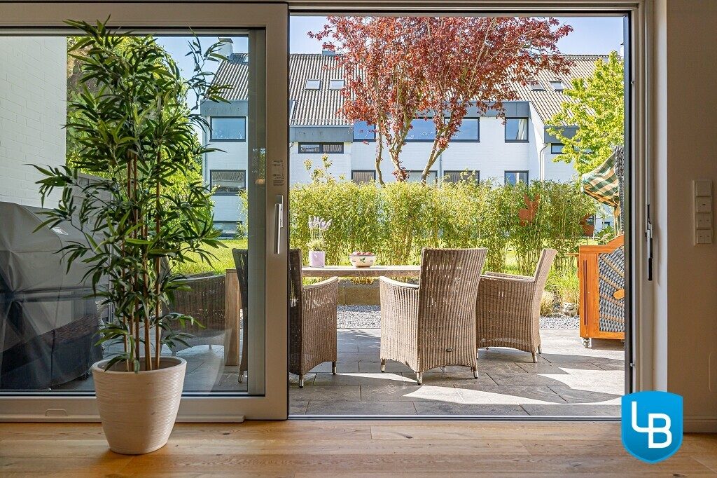 Immobilienangebot - Strande - Alle & Rest (Wohnen) - Stilvoll sanierte 3-Zimmer-Wohnung mit Terrasse unweit vom Strand