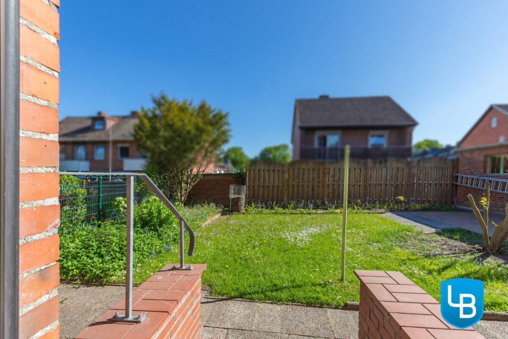 Immobilienangebot - Kiel - Alle & Rest (Wohnen) - Doppelhaushälfte – mit Charakter, Charme und Entwicklungspotenzial!
