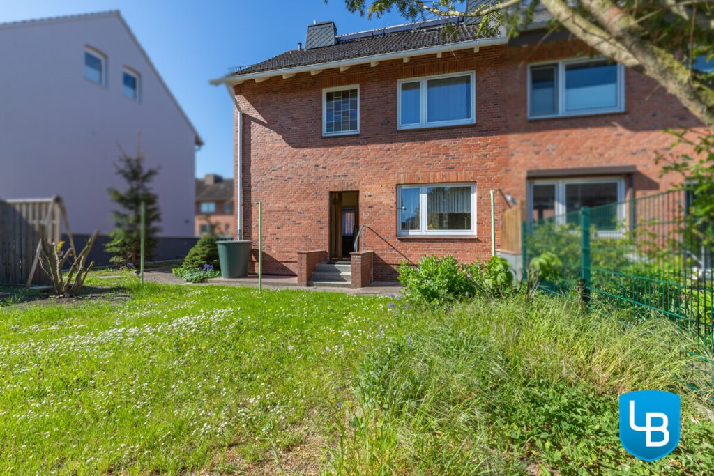 Immobilienangebot - Kiel - Alle & Rest (Wohnen) - Doppelhaushälfte – mit Charakter, Charme und Entwicklungspotenzial!