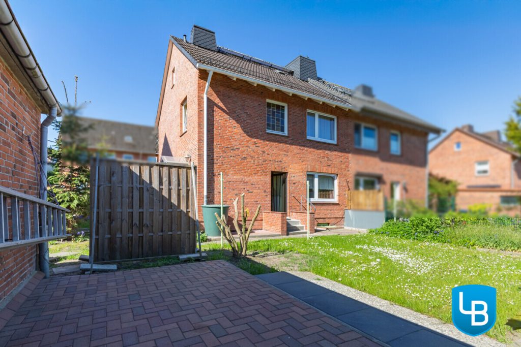 Immobilienangebot - Kiel - Alle & Rest (Wohnen) - Doppelhaushälfte – mit Charakter, Charme und Entwicklungspotenzial!