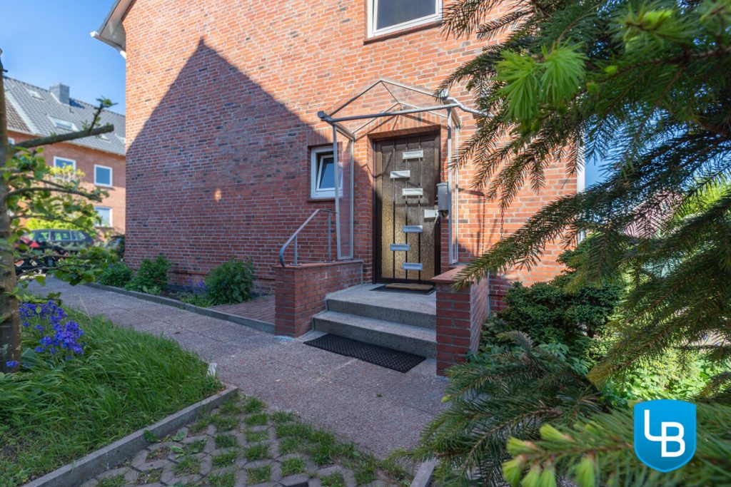 Immobilienangebot - Kiel - Alle & Rest (Wohnen) - Doppelhaushälfte – mit Charakter, Charme und Entwicklungspotenzial!