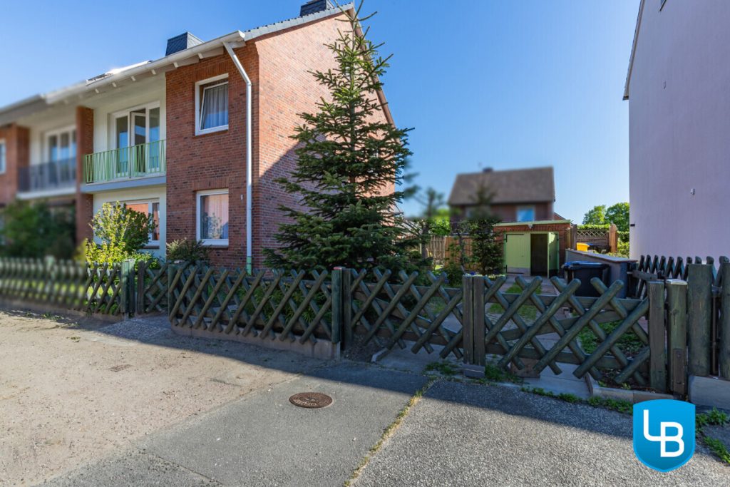 Immobilienangebot - Kiel - Alle & Rest (Wohnen) - Doppelhaushälfte – mit Charakter, Charme und Entwicklungspotenzial!
