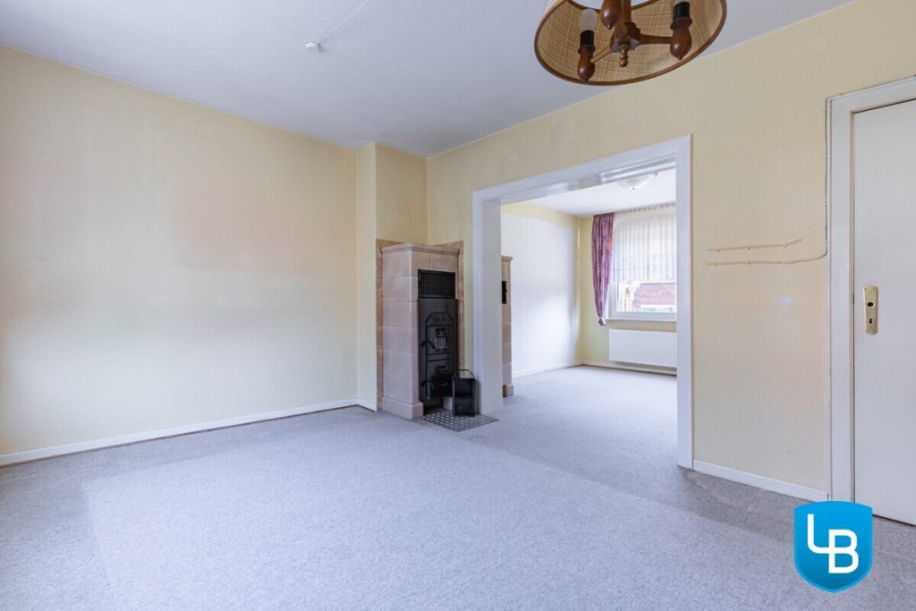 Immobilienangebot - Kiel - Alle & Rest (Wohnen) - Doppelhaushälfte – mit Charakter, Charme und Entwicklungspotenzial!