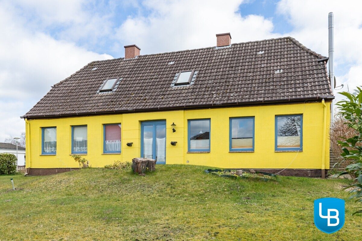 Immobilienangebot - Malente / Kreuzfeld - Alle & Rest (Wohnen) - Teilvermietetes ZFH mit Nebengebäude – wohnen & vermieten
