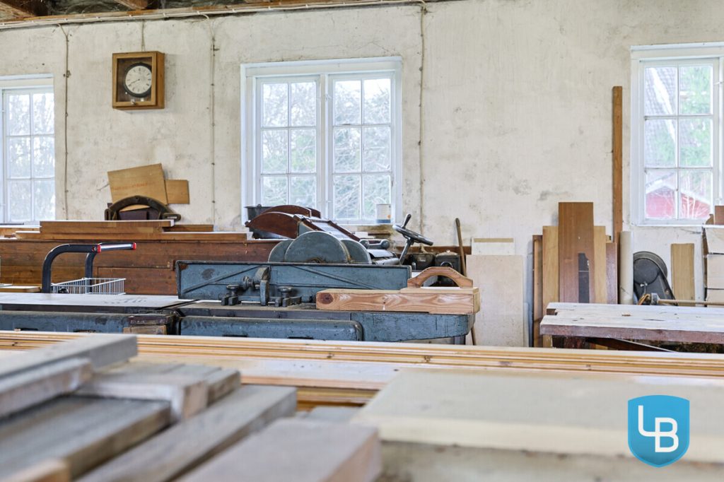 Immobilienangebot - Kirchbarkau - Gewerbe & Anlage - Historische Zimmerei (1911) als Solitär im Dorfkern. Außergewöhnliches Projektgrundstück