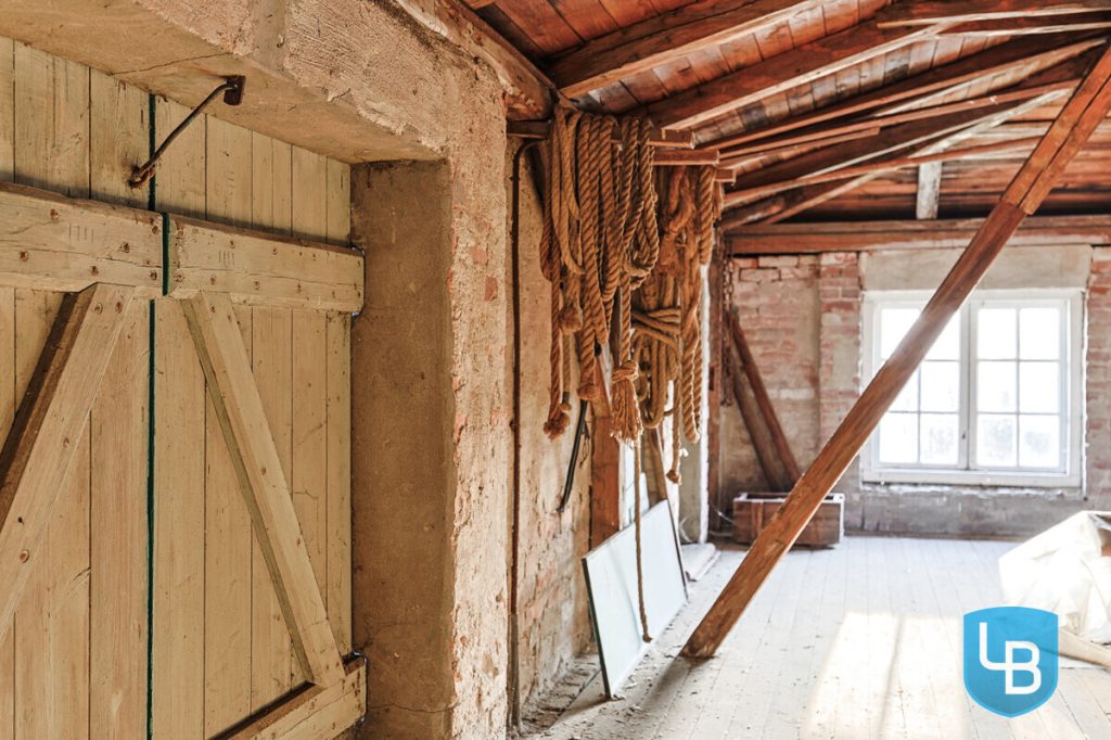 Immobilienangebot - Kirchbarkau - Gewerbe & Anlage - Historische Zimmerei (1911) als Solitär im Dorfkern. Außergewöhnliches Projektgrundstück