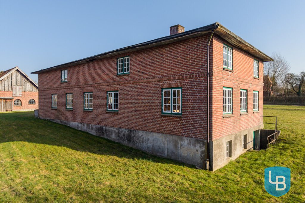 Immobilienangebot - Kirchbarkau - Gewerbe & Anlage - Historische Zimmerei (1911) als Solitär im Dorfkern. Außergewöhnliches Projektgrundstück