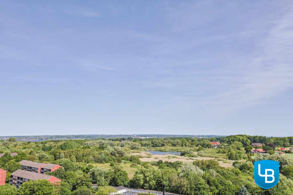 Immobilienangebot - Kiel - Alle & Rest (Wohnen) - Attraktive Eigentumswohnung im 13. OG mit Weitblick ins Grüne!