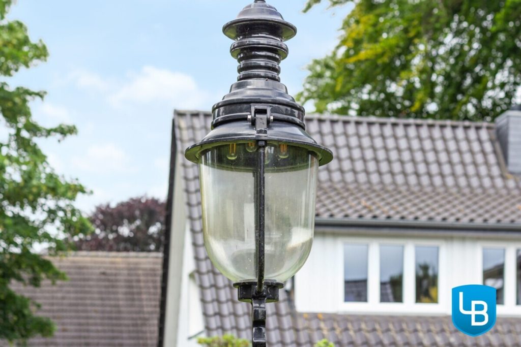 Immobilienangebot - Hamburg - Alle & Rest (Wohnen) - Ihr energieeffizientes, modernes Zuhause mit Einliegerwohnung, großem Garten und überdachtem Pool
