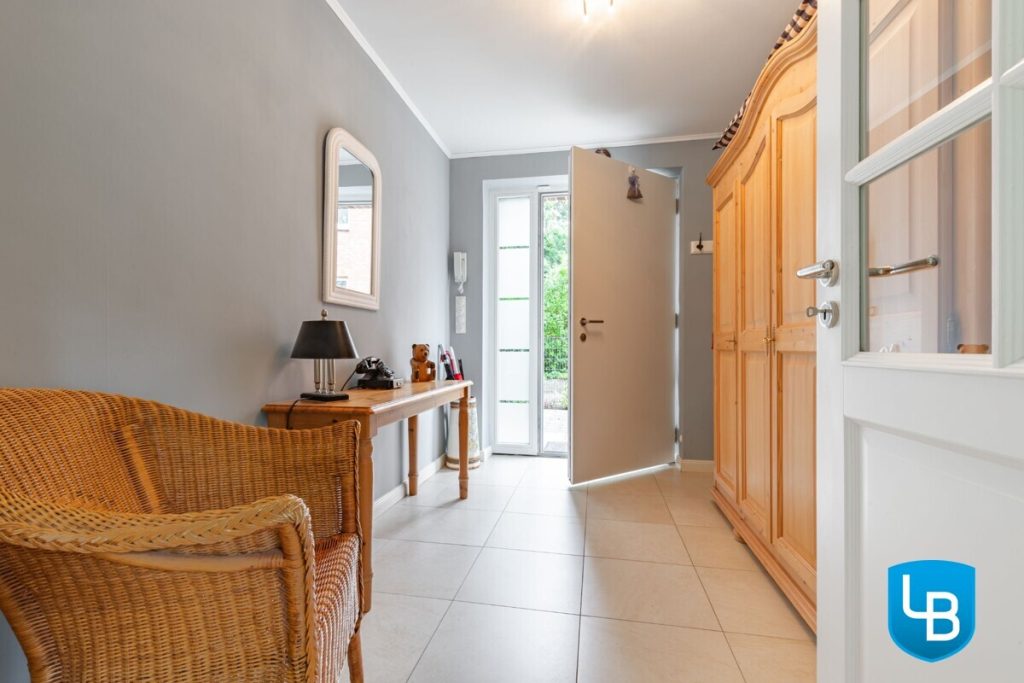 Immobilienangebot - Hamburg - Alle & Rest (Wohnen) - Ihr energieeffizientes, modernes Zuhause mit Einliegerwohnung, großem Garten und überdachtem Pool