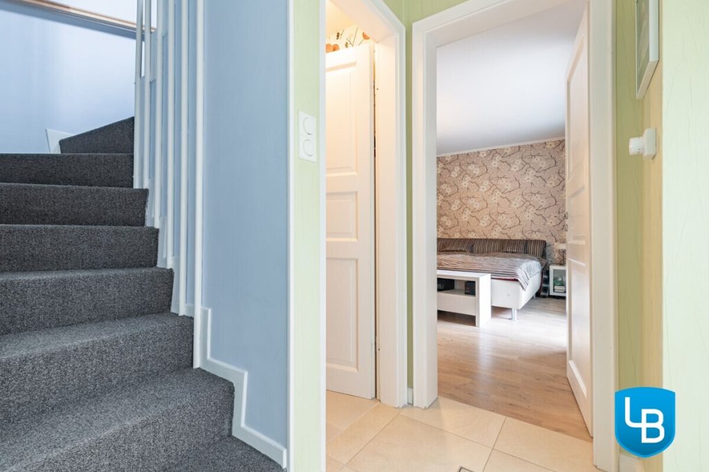 Immobilienangebot - Hamburg - Alle & Rest (Wohnen) - Ihr energieeffizientes, modernes Zuhause mit Einliegerwohnung, großem Garten und überdachtem Pool