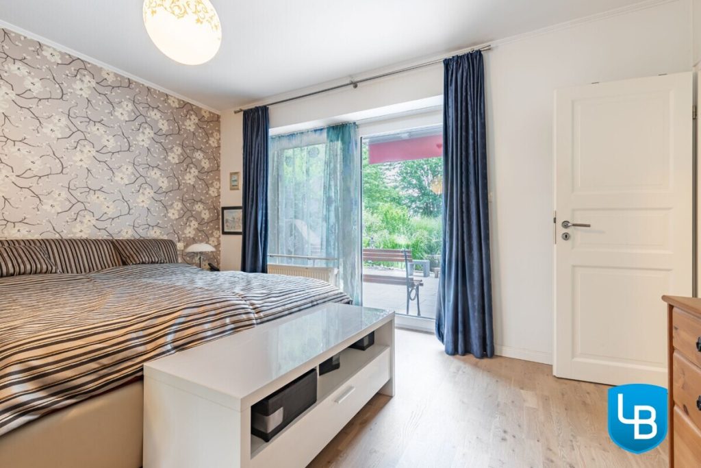 Immobilienangebot - Hamburg - Alle & Rest (Wohnen) - Ihr energieeffizientes, modernes Zuhause mit Einliegerwohnung, großem Garten und überdachtem Pool