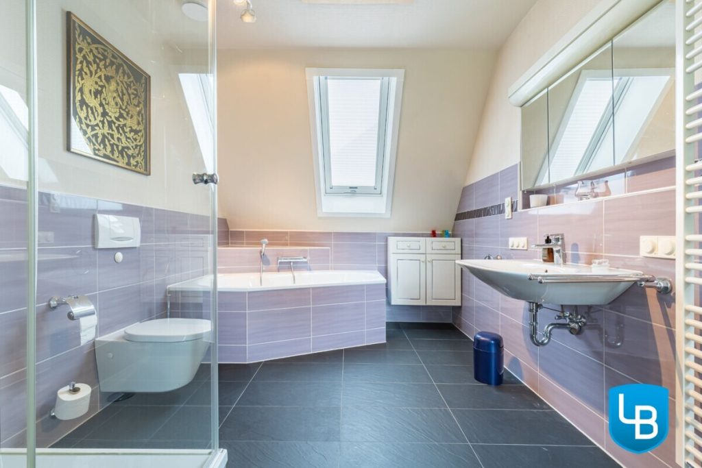 Immobilienangebot - Hamburg - Alle & Rest (Wohnen) - Ihr energieeffizientes, modernes Zuhause mit Einliegerwohnung, großem Garten und überdachtem Pool
