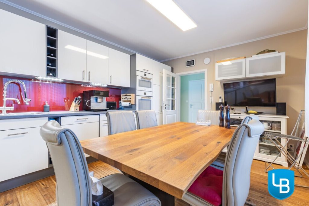 Immobilienangebot - Hamburg - Alle & Rest (Wohnen) - Ihr energieeffizientes, modernes Zuhause mit Einliegerwohnung, großem Garten und überdachtem Pool