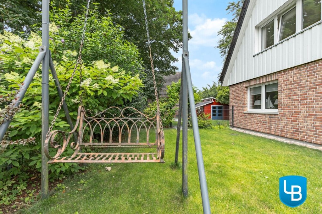 Immobilienangebot - Hamburg - Alle & Rest (Wohnen) - Ihr energieeffizientes, modernes Zuhause mit Einliegerwohnung, großem Garten und überdachtem Pool