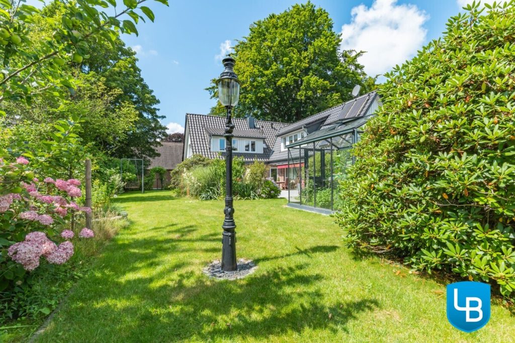 Immobilienangebot - Hamburg - Alle & Rest (Wohnen) - Ihr energieeffizientes, modernes Zuhause mit Einliegerwohnung, großem Garten und überdachtem Pool