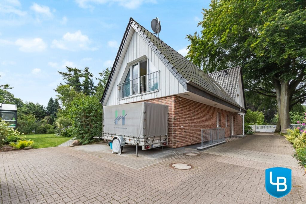 Immobilienangebot - Hamburg - Alle & Rest (Wohnen) - Ihr energieeffizientes, modernes Zuhause mit Einliegerwohnung, großem Garten und überdachtem Pool