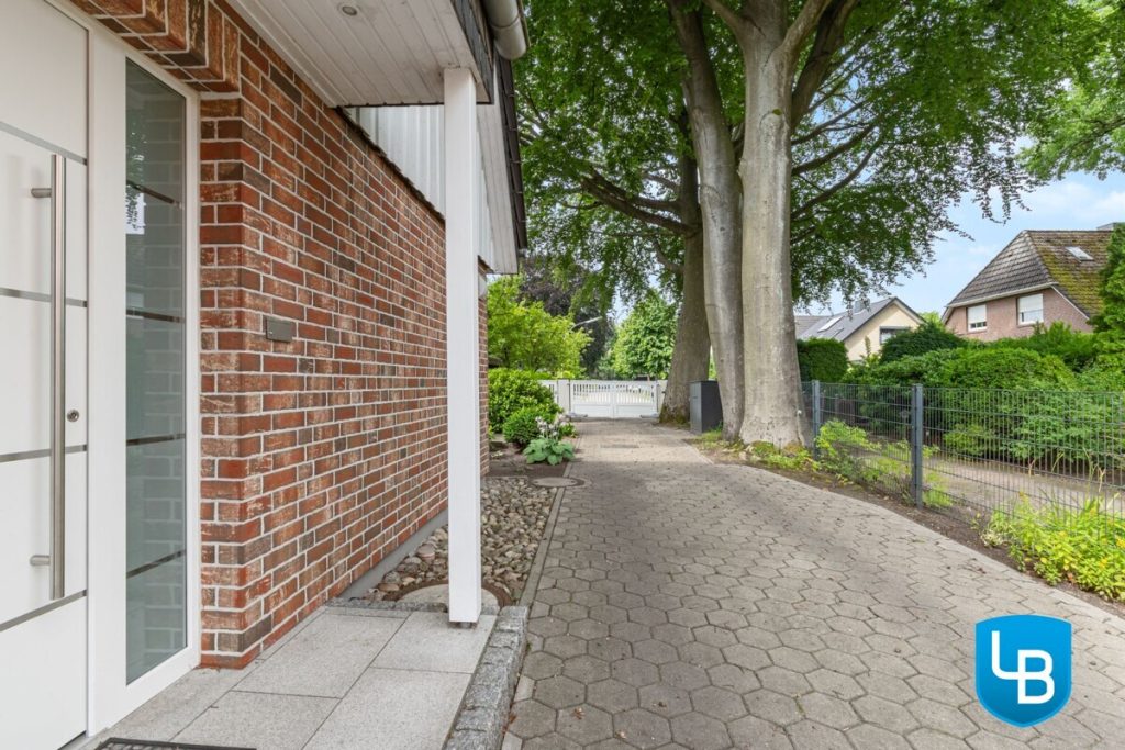 Immobilienangebot - Hamburg - Alle & Rest (Wohnen) - Ihr energieeffizientes, modernes Zuhause mit Einliegerwohnung, großem Garten und überdachtem Pool