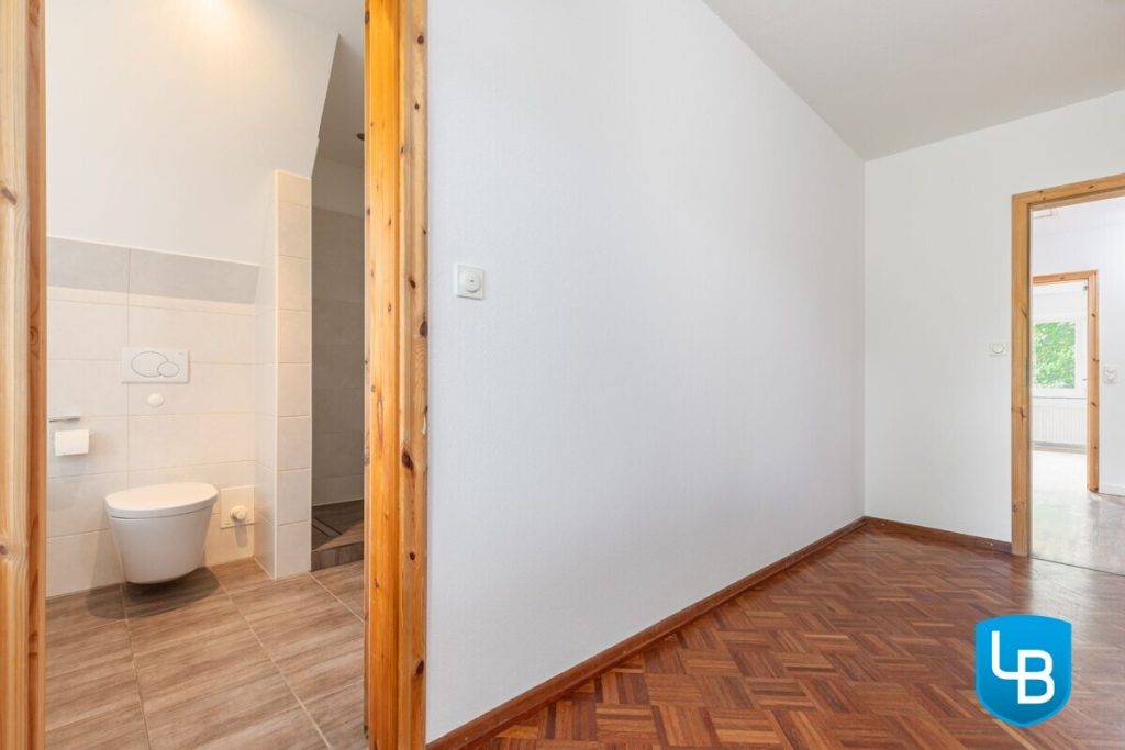 Immobilienangebot - Hamburg - Alle & Rest (Wohnen) - Ihr energieeffizientes, modernes Zuhause mit Einliegerwohnung, großem Garten und überdachtem Pool