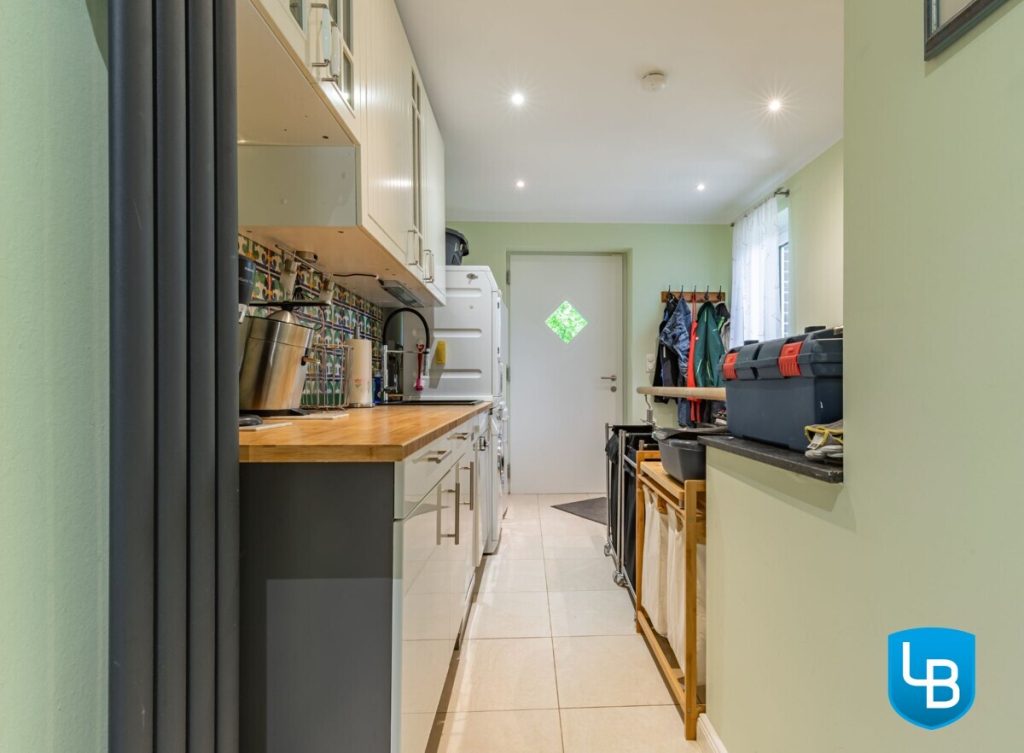 Immobilienangebot - Hamburg - Alle & Rest (Wohnen) - Ihr energieeffizientes, modernes Zuhause mit Einliegerwohnung, großem Garten und überdachtem Pool