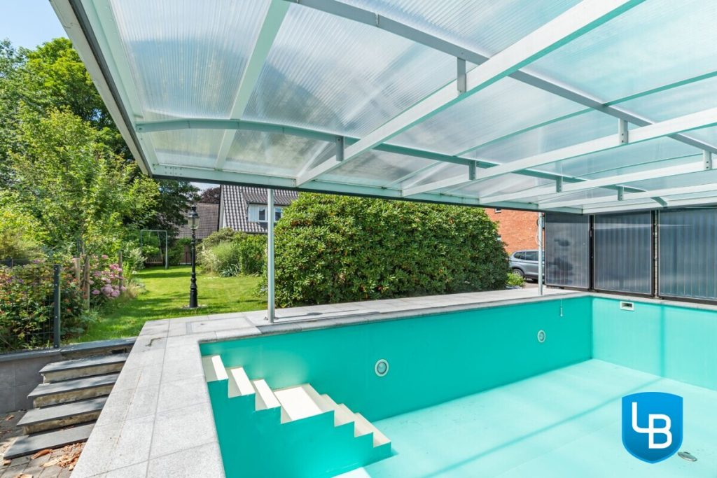 Immobilienangebot - Hamburg - Alle & Rest (Wohnen) - Ihr energieeffizientes, modernes Zuhause mit Einliegerwohnung, großem Garten und überdachtem Pool