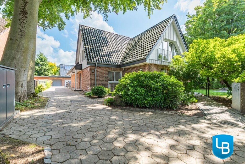 Immobilienangebot - Hamburg - Alle & Rest (Wohnen) - Ihr energieeffizientes, modernes Zuhause mit Einliegerwohnung, großem Garten und überdachtem Pool