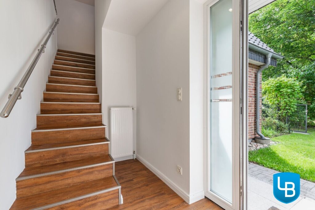 Immobilienangebot - Hamburg - Alle & Rest (Wohnen) - Ihr energieeffizientes, modernes Zuhause mit Einliegerwohnung, großem Garten und überdachtem Pool