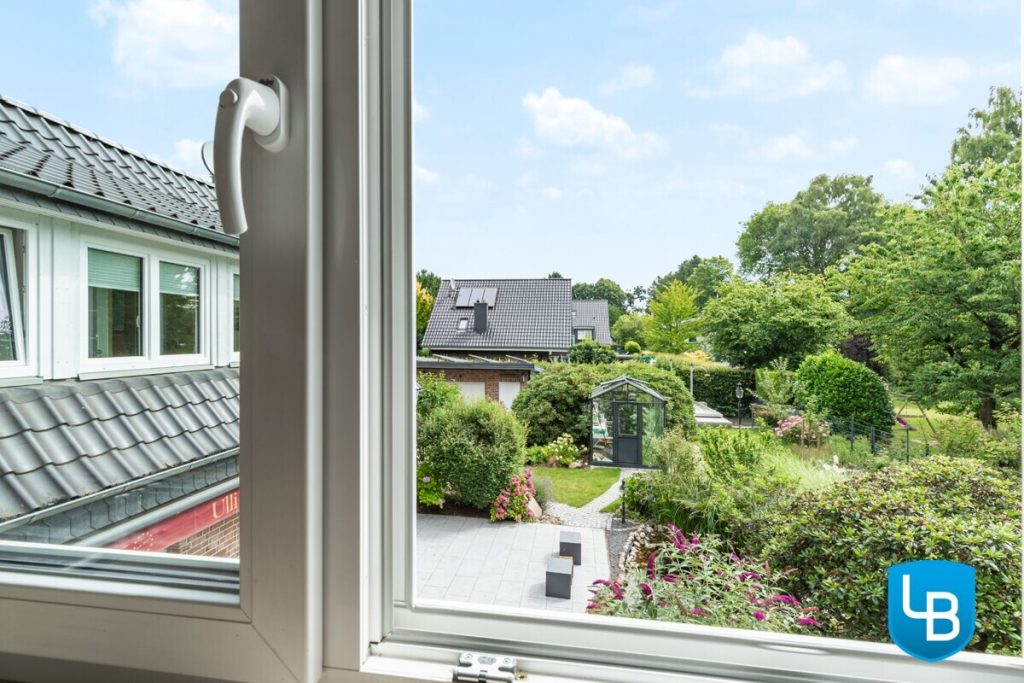 Immobilienangebot - Hamburg - Alle & Rest (Wohnen) - Ihr energieeffizientes, modernes Zuhause mit Einliegerwohnung, großem Garten und überdachtem Pool