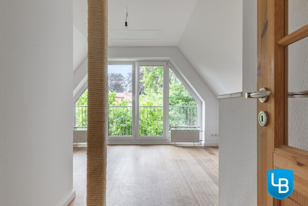 Immobilienangebot - Hamburg - Alle & Rest (Wohnen) - Ihr energieeffizientes, modernes Zuhause mit Einliegerwohnung, großem Garten und überdachtem Pool