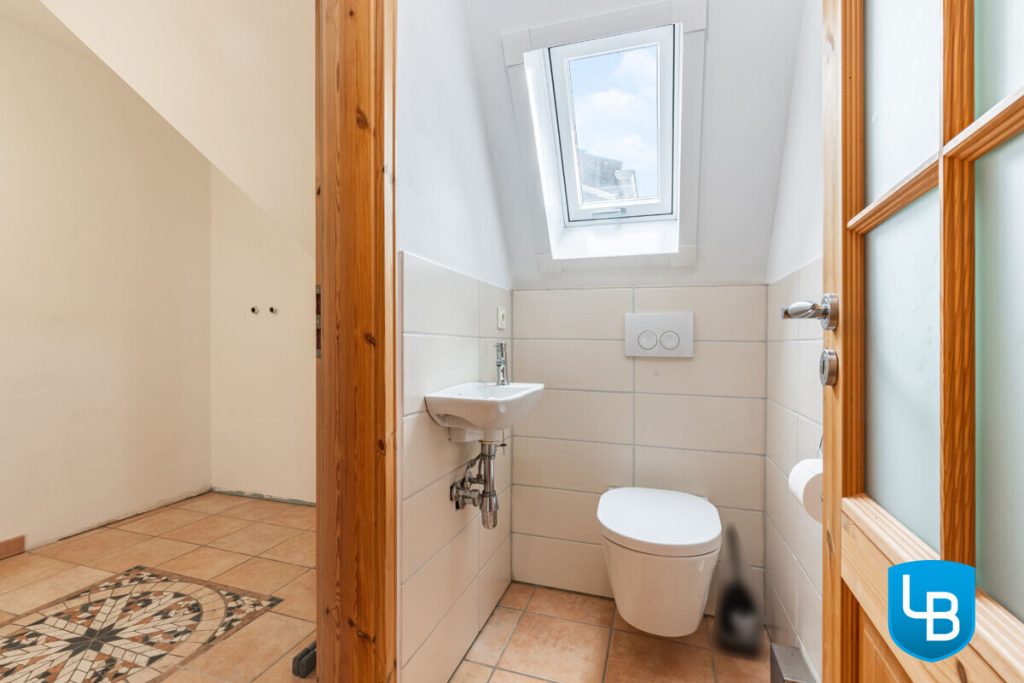 Immobilienangebot - Hamburg - Alle & Rest (Wohnen) - Ihr energieeffizientes, modernes Zuhause mit Einliegerwohnung, großem Garten und überdachtem Pool