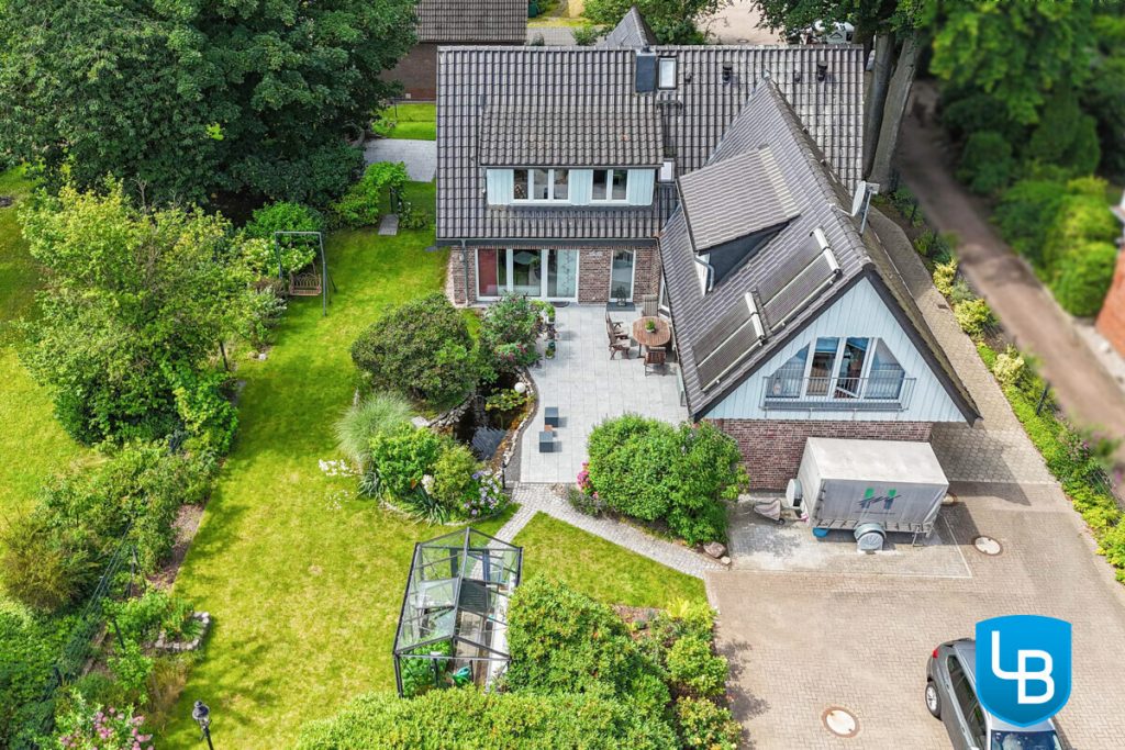 Immobilienangebot - Hamburg - Alle & Rest (Wohnen) - Ihr energieeffizientes, modernes Zuhause mit Einliegerwohnung, großem Garten und überdachtem Pool