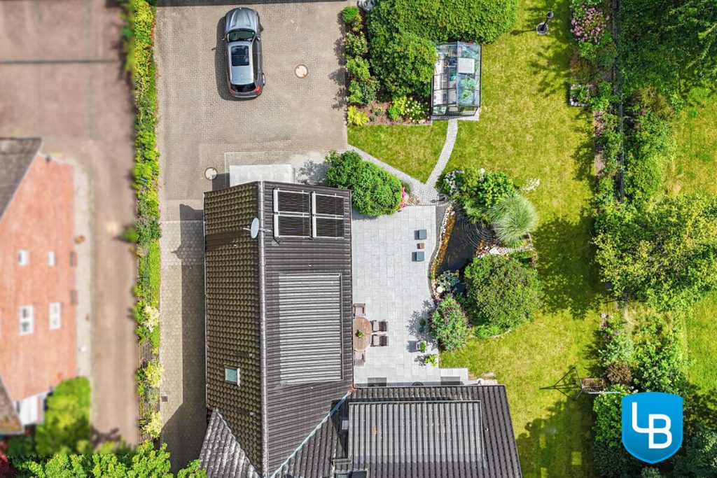 Immobilienangebot - Hamburg - Alle & Rest (Wohnen) - Ihr energieeffizientes, modernes Zuhause mit Einliegerwohnung, großem Garten und überdachtem Pool