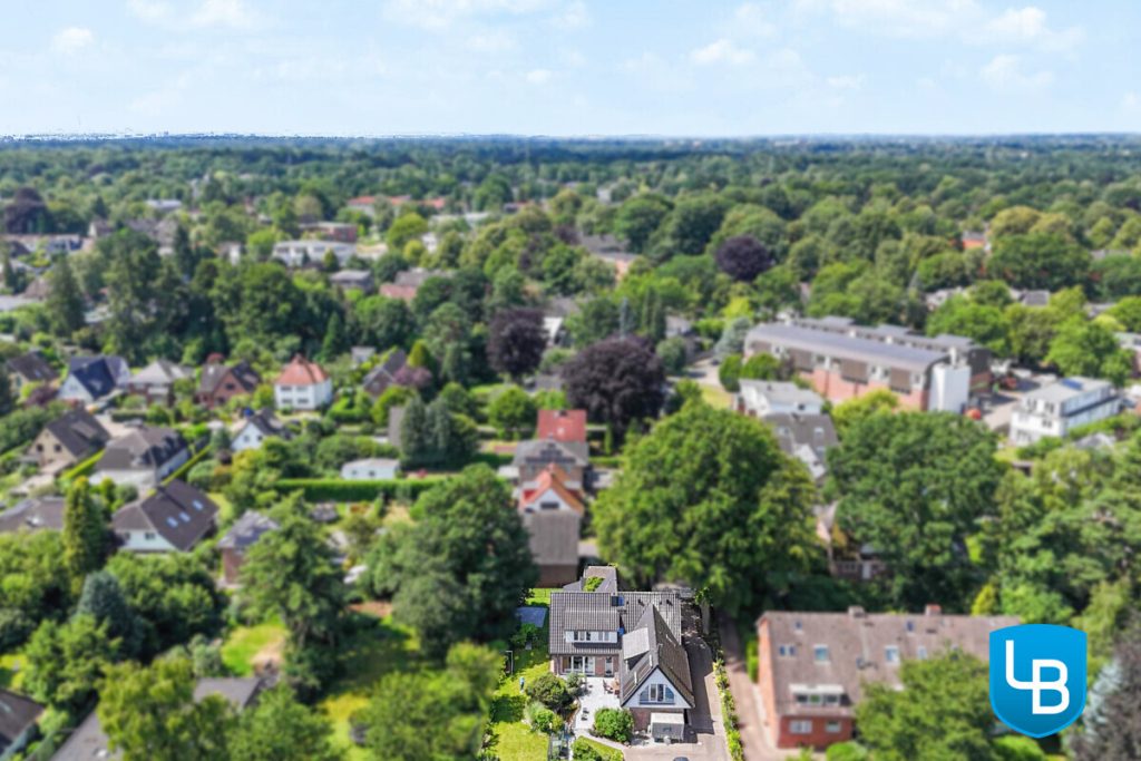 Immobilienangebot - Hamburg - Alle & Rest (Wohnen) - Ihr energieeffizientes, modernes Zuhause mit Einliegerwohnung, großem Garten und überdachtem Pool