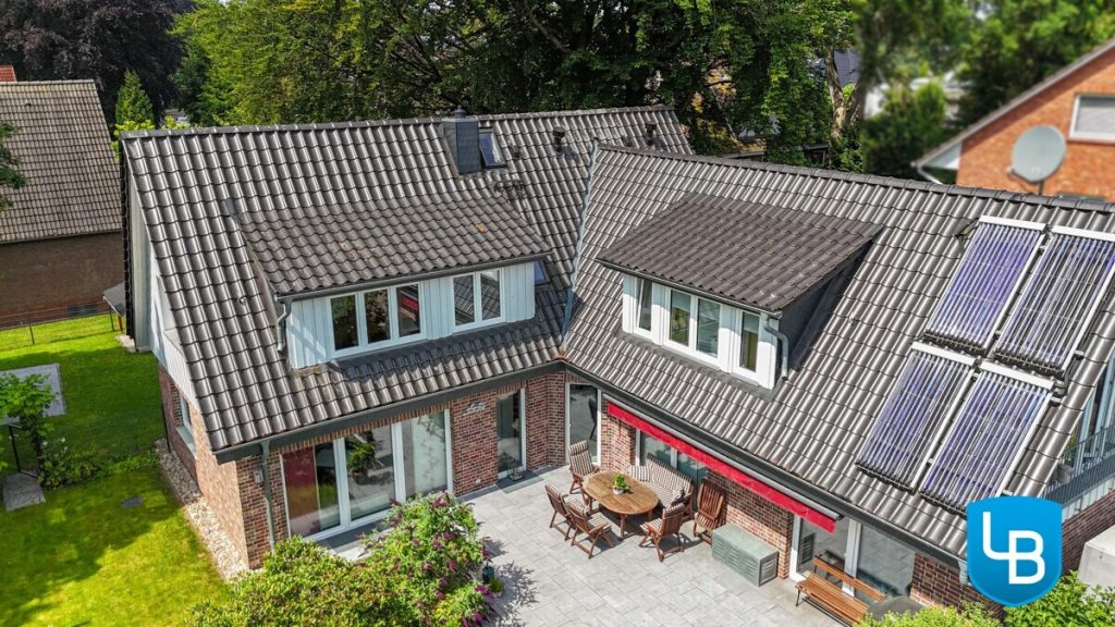 Immobilienangebot - Hamburg - Alle & Rest (Wohnen) - Ihr energieeffizientes, modernes Zuhause mit Einliegerwohnung, großem Garten und überdachtem Pool