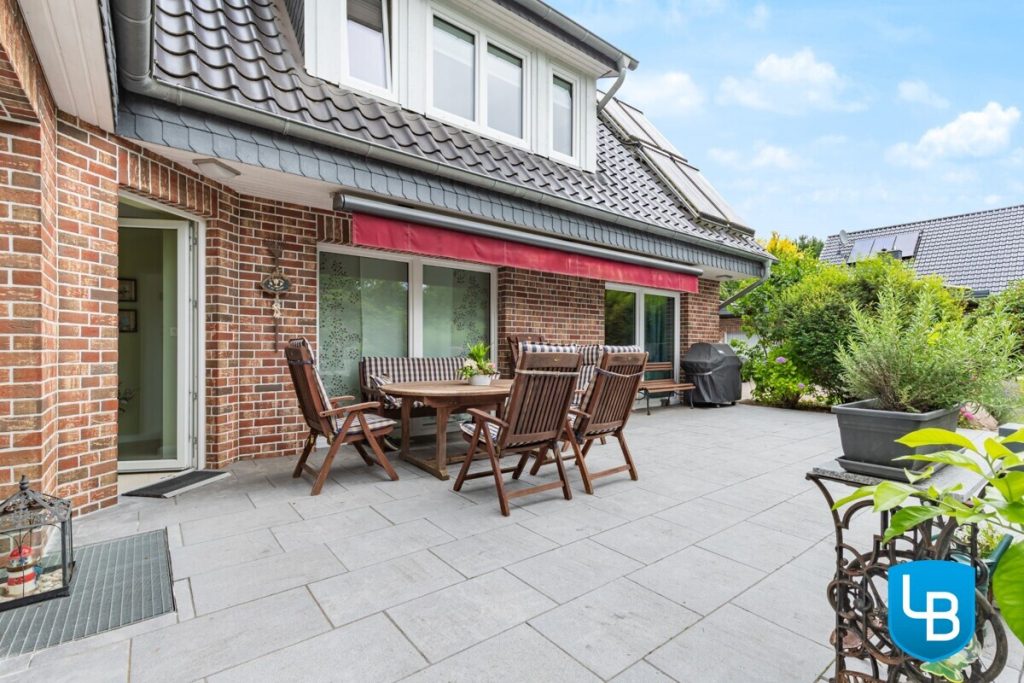 Immobilienangebot - Hamburg - Alle & Rest (Wohnen) - Ihr energieeffizientes, modernes Zuhause mit Einliegerwohnung, großem Garten und überdachtem Pool