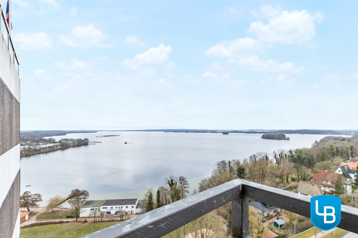 Immobilienangebot - Plön - Alle & Rest (Wohnen) - Fantastischer Blick über den "Großen Plöner See"! Gemütliches 1-Zimmer-Apartment über den Dächern von Plön.