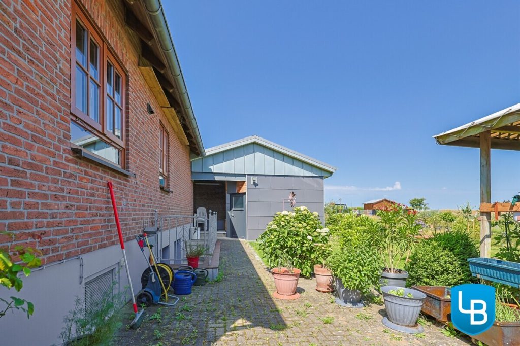 Immobilienangebot - Rathjensdorf / Theresienhof - Alle & Rest (Wohnen) - Idylle am Feldrand: Einfamilienhaus auf großem Grundstück mit zusätzlicher Bebauungsmöglichkeit