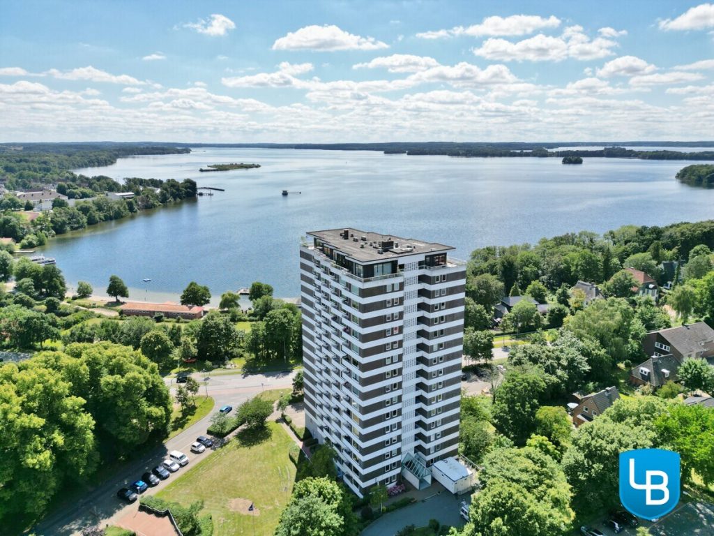 Immobilienangebot - Plön - Alle & Rest (Wohnen) - Dem "Großen Plöner See" ganz nah! Möbliertes 2,5 Zimmer-Apartment mit fantastischem Seeblick.