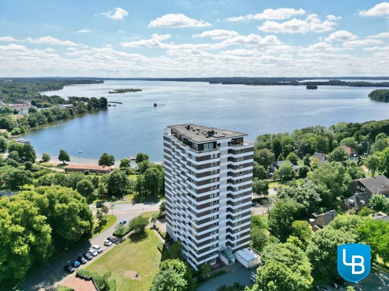 Immobilienangebot - Plön - Alle & Rest (Wohnen) - Dem "Großen Plöner See" ganz nah! Möbliertes 2,5 Zimmer-Apartment mit fantastischem Seeblick.