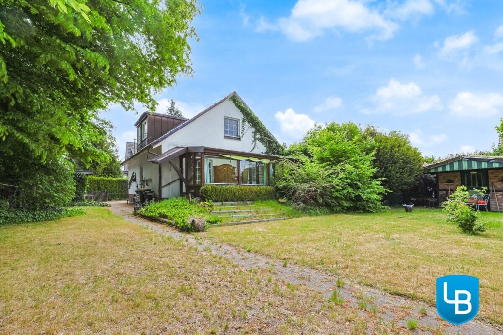 Immobilienangebot - Neumünster - Alle & Rest (Wohnen) - Einfamilienhaus in ruhiger Lage und eingewachsenem Grundstück