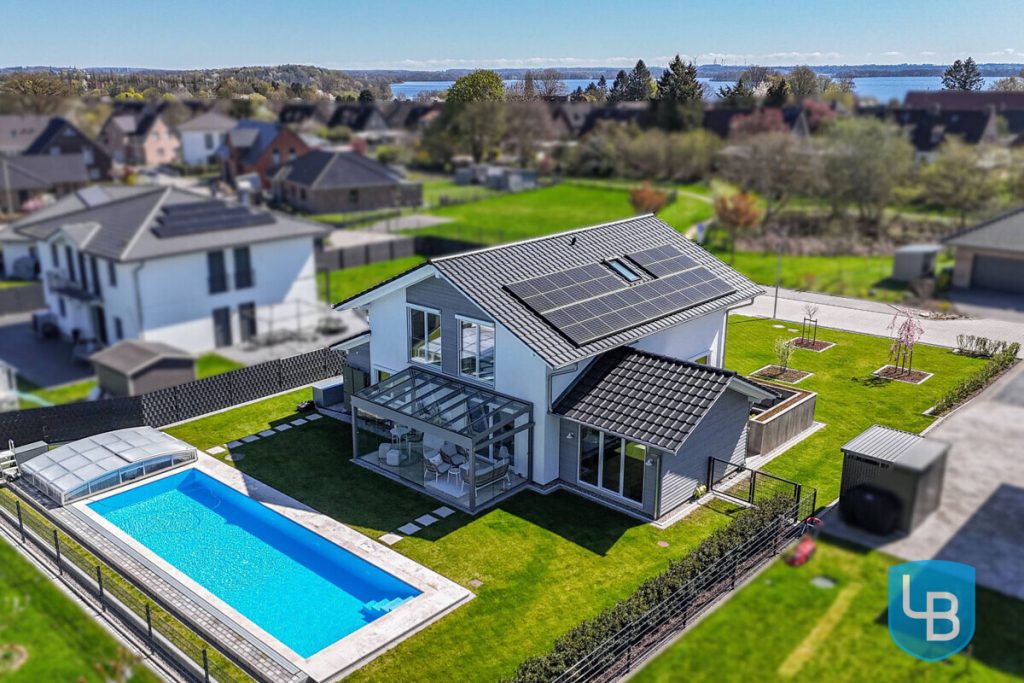 Immobilienangebot - Ascheberg - Alle & Rest (Wohnen) - Neuwertiges Traumhaus mit Pool nahe dem Großen Plöner See