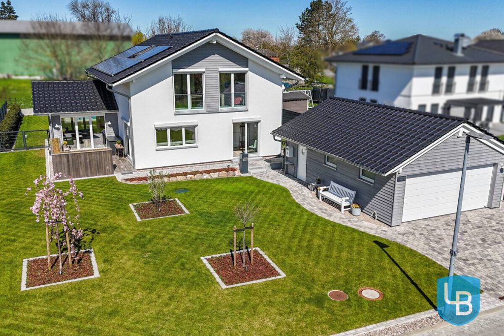 Immobilienangebot - Ascheberg - Alle & Rest (Wohnen) - Neuwertiges Traumhaus mit Pool nahe dem Großen Plöner See