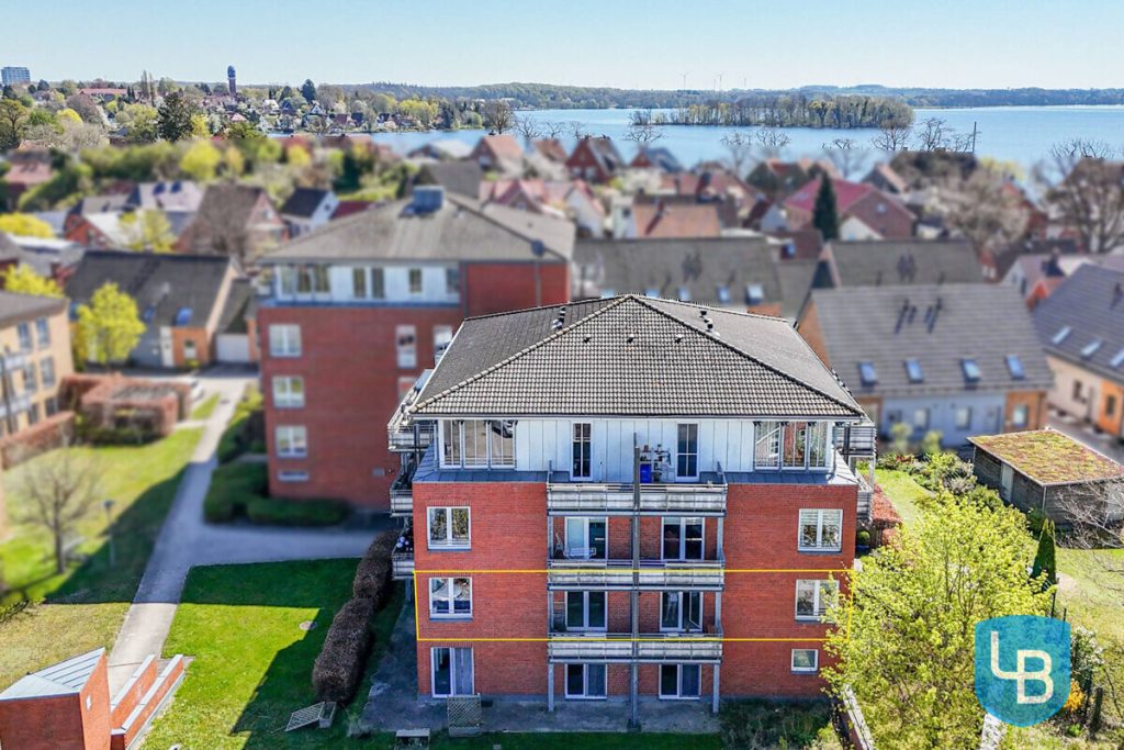 Immobilienangebot - Plön - Alle & Rest (Wohnen) - Mitten in Plön! 
Tolle 3-Zimmer-Wohnung mit Terrasse im Grünen, Balkon und Fahrstuhl